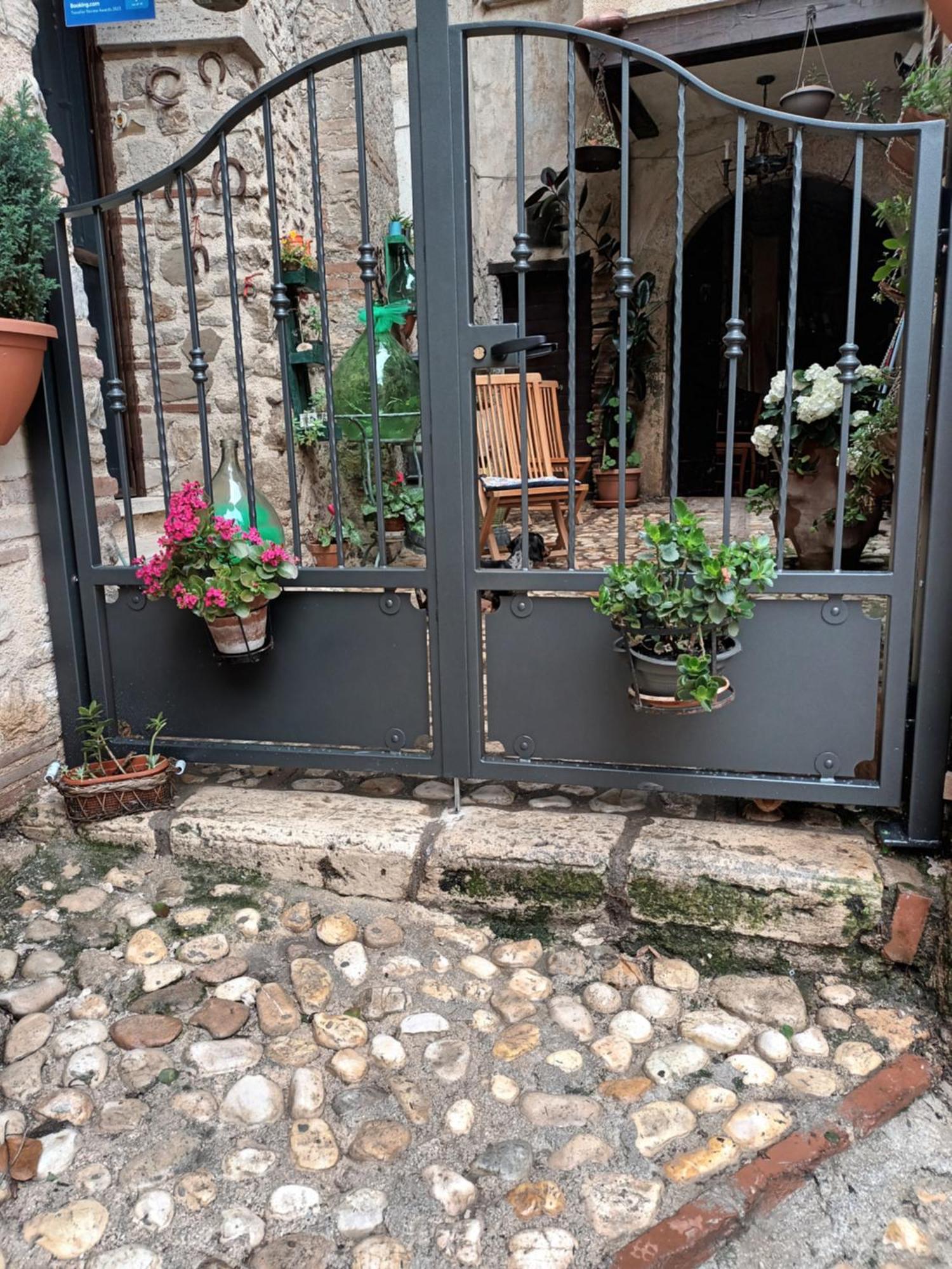 Al Cantinone Toffia Bagian luar foto